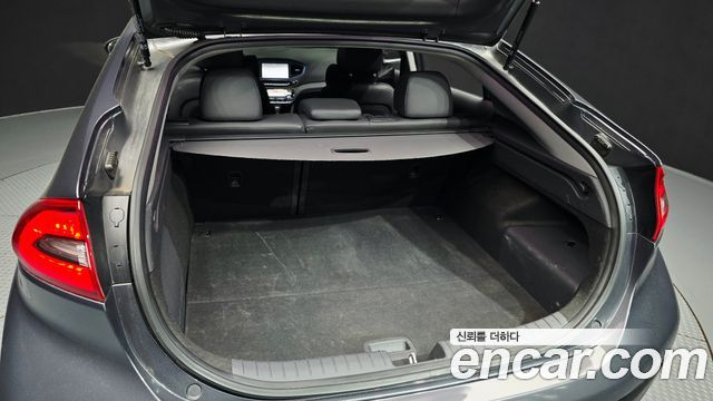 Hyundai Ioniq 2016 — photo 19