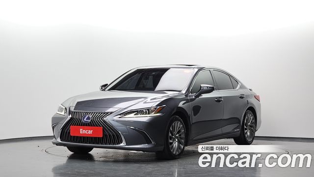 Lexus ES 2019 — photo 1