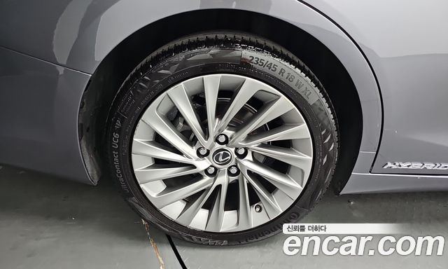 Lexus ES 2019 — photo 5