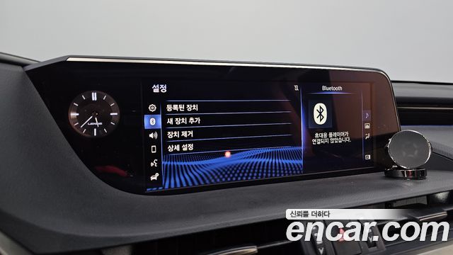 Lexus ES 2019 — photo 22