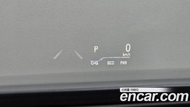 Lexus ES 2019 — photo 23