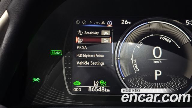 Lexus ES 2019 — photo 24