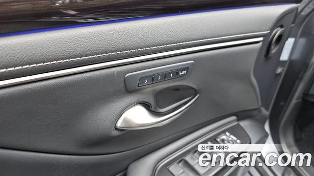 Lexus ES 2019 — photo 25