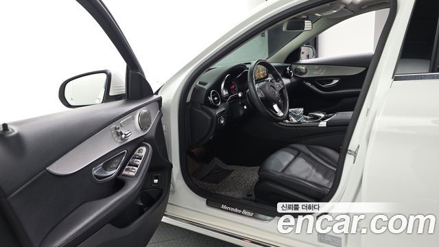 Mercedes-Benz C-Class 2018 — photo 13