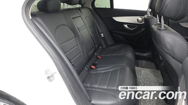 Mercedes-Benz C-Class 2018 — photo 18
