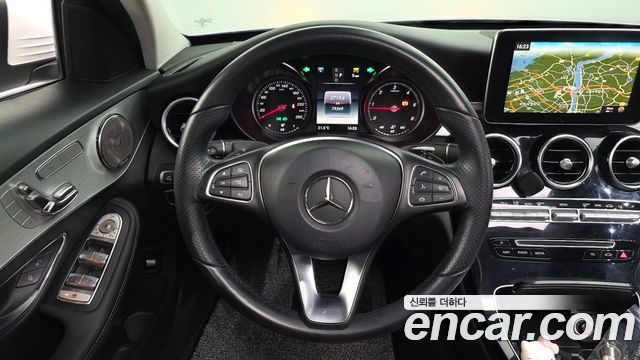 Mercedes-Benz C-Class 2018 — photo 19