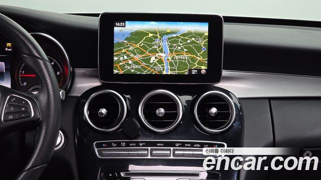 Mercedes-Benz C-Class 2018 — photo 20