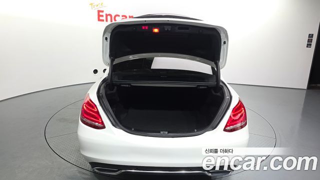 Mercedes-Benz C-Class 2018 — photo 26