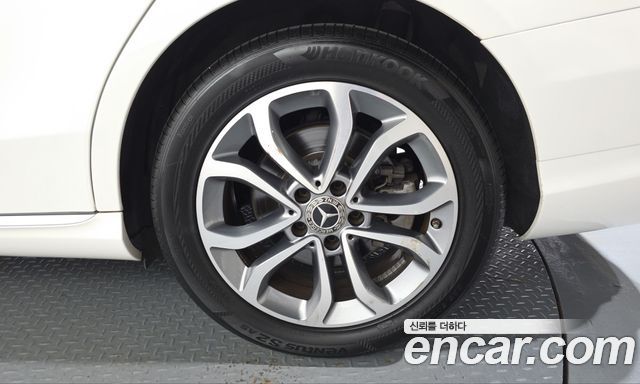 Mercedes-Benz C-Class 2018 — photo 7