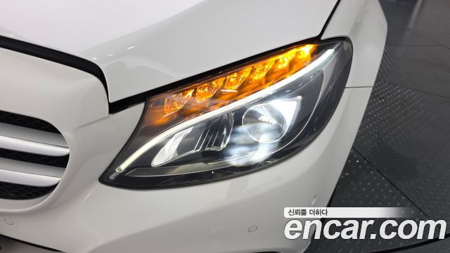 Mercedes-Benz C-Class 2018 — photo 8