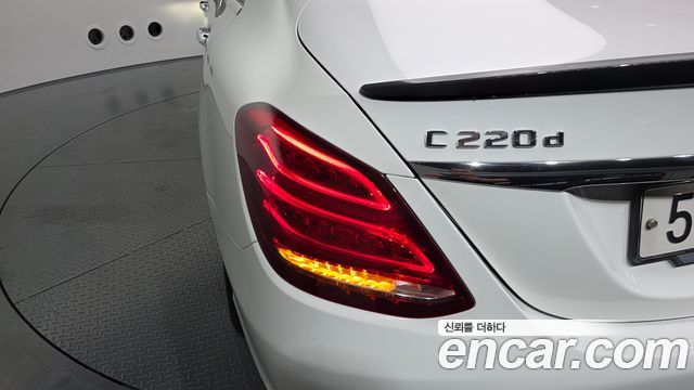 Mercedes-Benz C-Class 2018 — photo 9