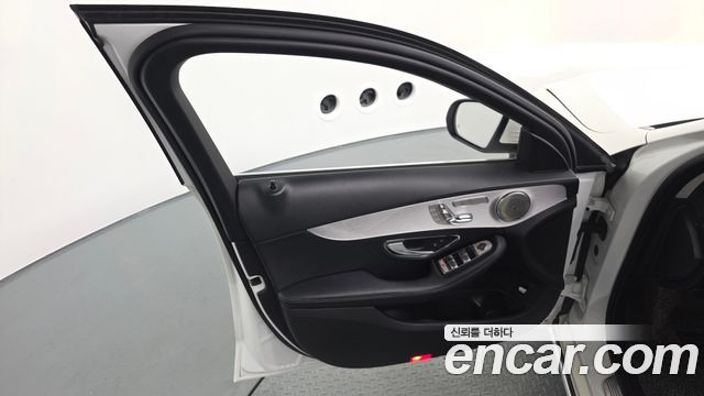 Mercedes-Benz C-Class 2018 — photo 14