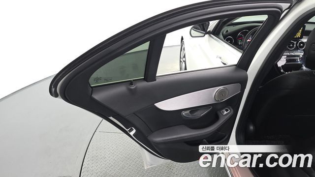 Mercedes-Benz C-Class 2018 — photo 15