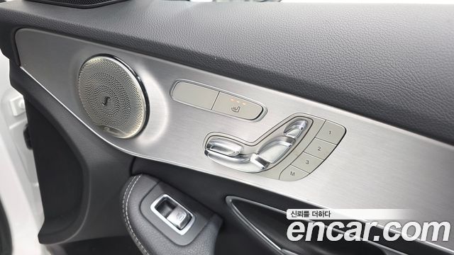 Mercedes-Benz C-Class 2018 — photo 28