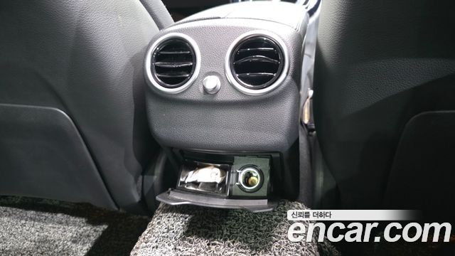 Mercedes-Benz C-Class 2018 — photo 32