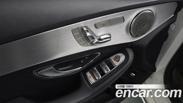 Mercedes-Benz C-Class 2018 — photo 34