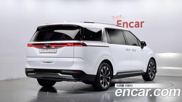 Kia Canival 2023 — photo 2