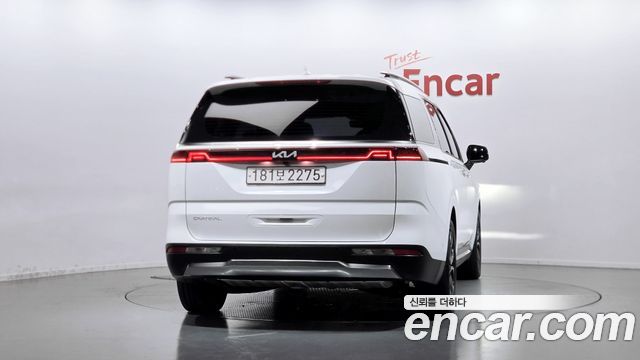 Kia Canival 2023 — photo 4