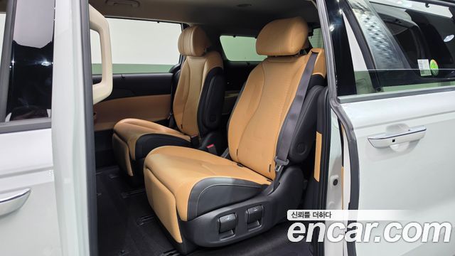 Kia Canival 2023 — photo 17
