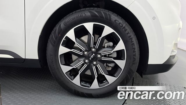 Kia Canival 2023 — photo 7