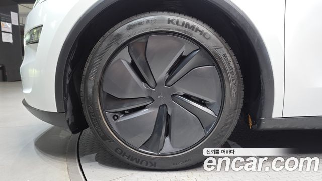 Tesla Model Y 2025 — photo 5
