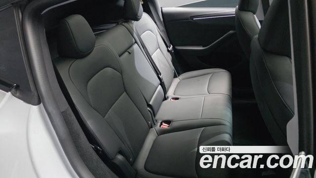 Tesla Model Y 2025 — photo 17