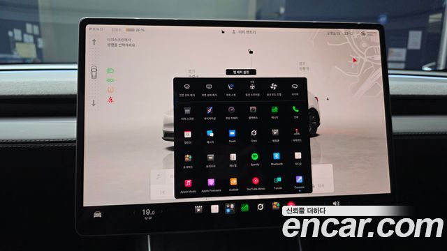Tesla Model Y 2025 — photo 22