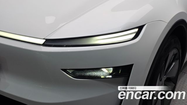 Tesla Model Y 2025 — photo 8