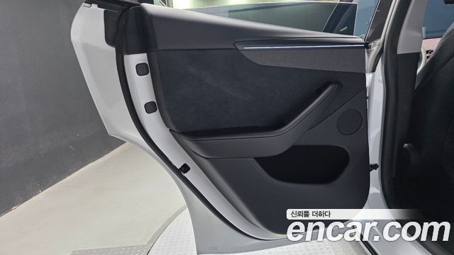 Tesla Model Y 2025 — photo 15