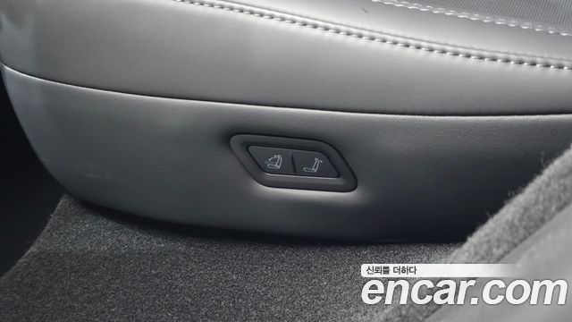 Tesla Model Y 2025 — photo 28