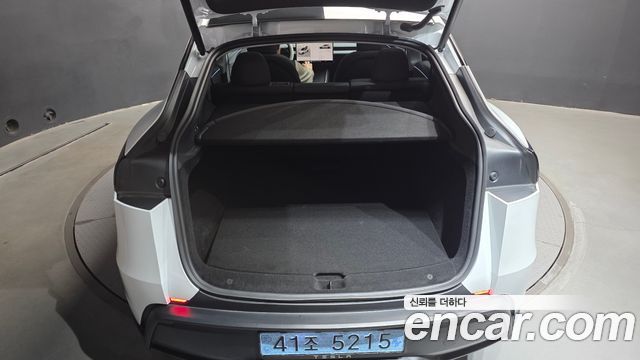 Tesla Model Y 2025 — photo 32