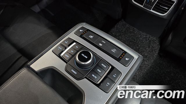 Genesis G80 2018 — photo 32