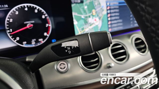 Mercedes-Benz E-Class 2019 — photo 9