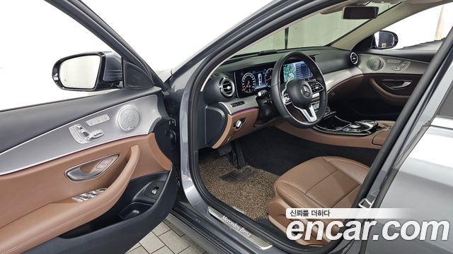 Mercedes-Benz E-Class 2019 — photo 10