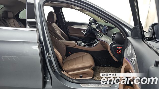 Mercedes-Benz E-Class 2019 — photo 11