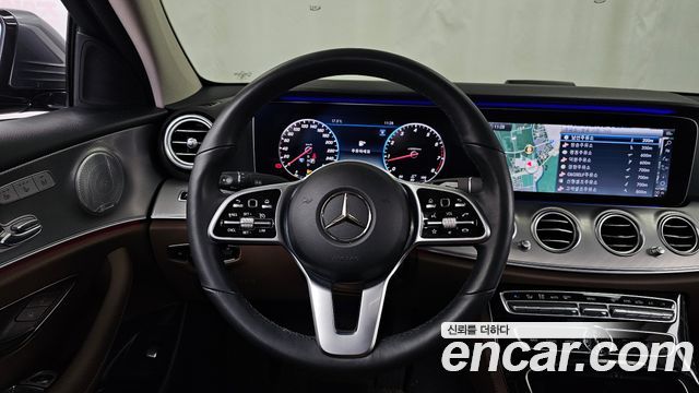 Mercedes-Benz E-Class 2019 — photo 13
