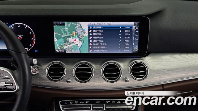Mercedes-Benz E-Class 2019 — photo 14