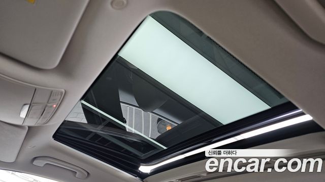 Mercedes-Benz E-Class 2019 — photo 18