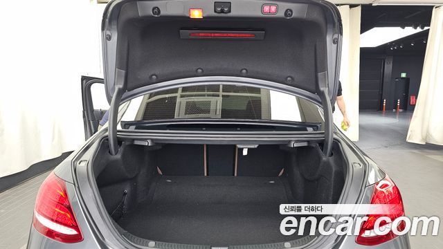 Mercedes-Benz E-Class 2019 — photo 20