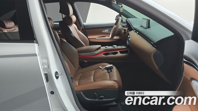 Genesis GV70 2023 — photo 11