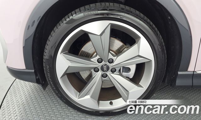 Audi Q4 e-tron 2025 — photo 5