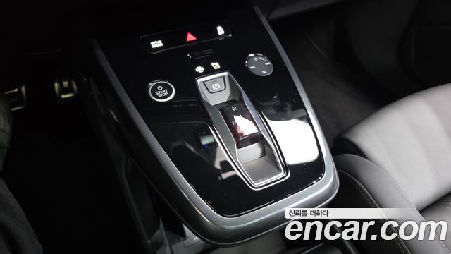 Audi Q4 e-tron 2025 — photo 12