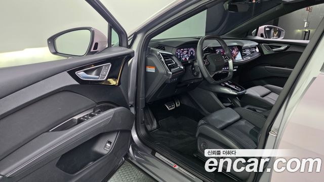 Audi Q4 e-tron 2025 — photo 13