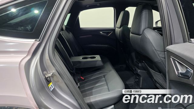Audi Q4 e-tron 2025 — photo 18