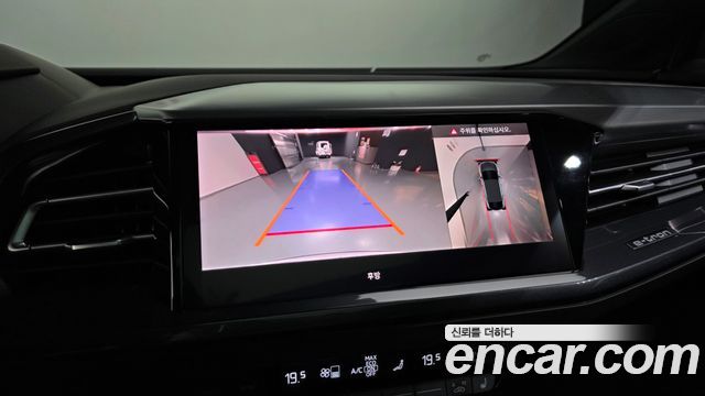 Audi Q4 e-tron 2025 — photo 21
