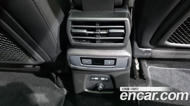 Audi Q4 e-tron 2025 — photo 25