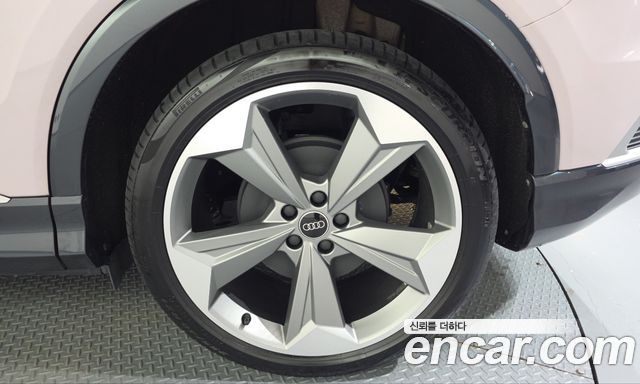 Audi Q4 e-tron 2025 — photo 7