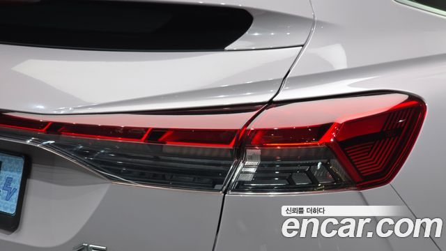 Audi Q4 e-tron 2025 — photo 9