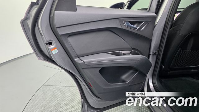 Audi Q4 e-tron 2025 — photo 15