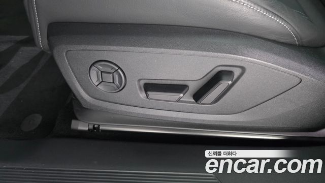 Audi Q4 e-tron 2025 — photo 31